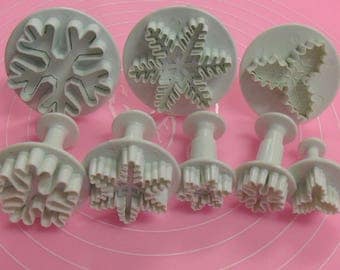 8 mussels cakes Multi form snowflakes, Holly leaves, sugar paste
