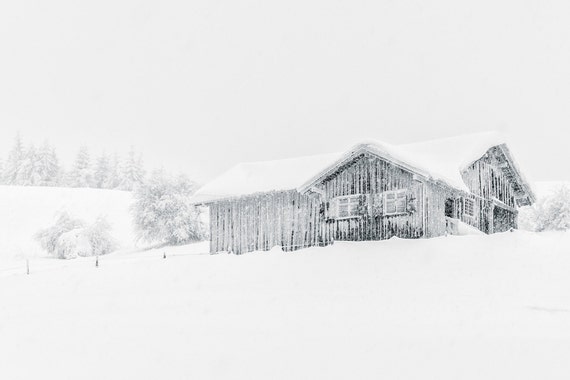 Verschneite haus print winter photography hütte foto