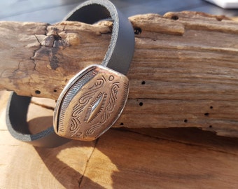 Leather bracelet in grey