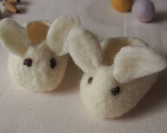 Shoes for baby - mouse. Merino Wool slippers. Newborn felted merino babysleepers. Mouse. Baby booties.