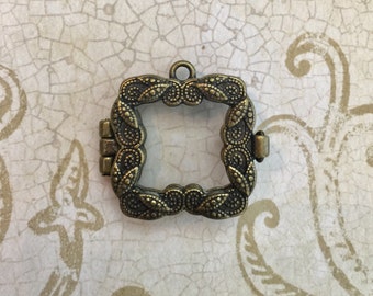 Antique Bronze Double Sided Locket With Glass Panes, Frame Pendant, See Through Locket, Glass Locket, Unique, Nickel Free, Lead Free