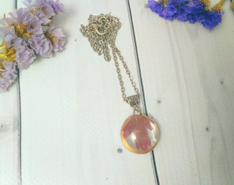 Red leaf Glass pendant Real leaf Red pendant Leaf necklace Minimalist jewelry Everyday necklace Glass jewelry Forest jewelry Gift for sister