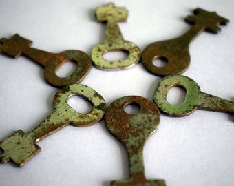 Six Vintage skeleton keys, Steampunk jewellery, Iron key, Rusty keys, Metal antique key, Antique supplies, Industrial loft, Set keys, USSR