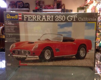 Revell model Ferrari 250GT California 1-24 scale
