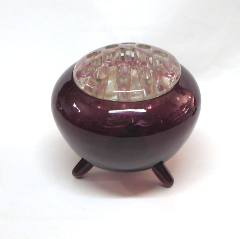 Viking Glass Amethyst Purple Vase with Flowerlight Frog Peg