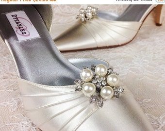 Items similar to Bridal Shoe Clips Crystal Rhinestone Shoe Clips ...