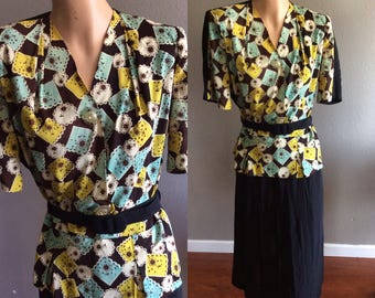 Vintage 40s Floral Blossom 1940s Colorful Floral Dress w Belt / Floral Pattern 1940s Dress / War Era Dress / Larger Size Vintage Dre