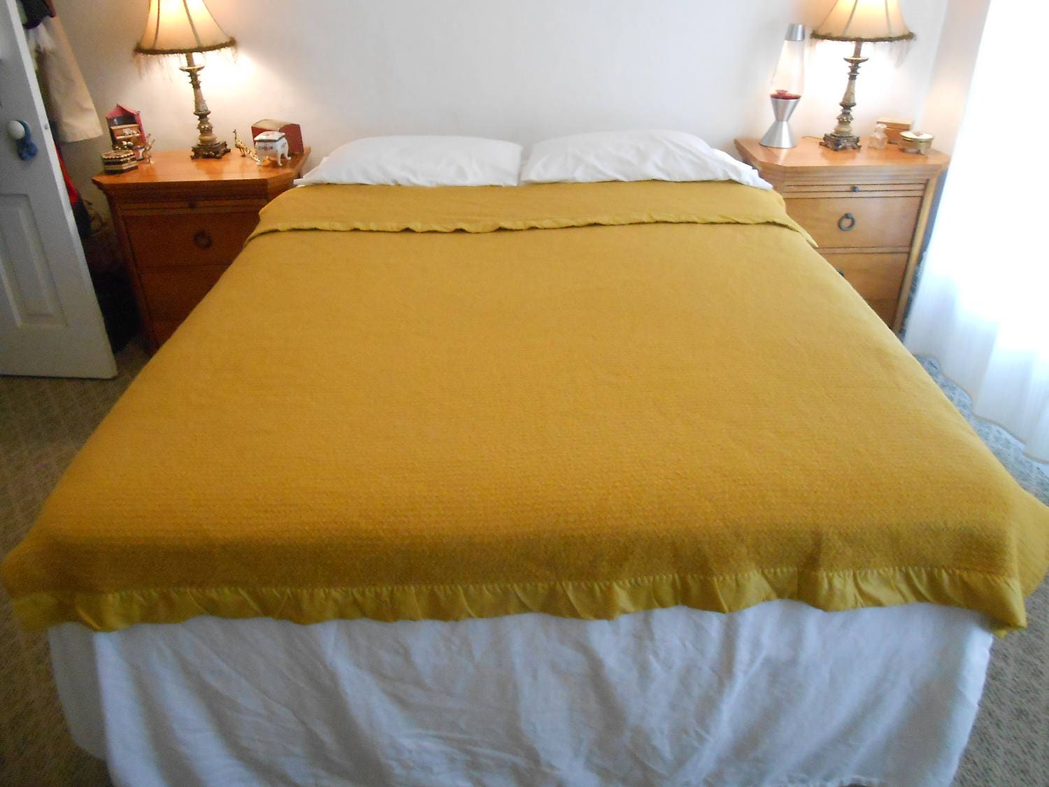 Vintage Thermal Acrylic Bed Blanket Medium Goldenrod Color Bed