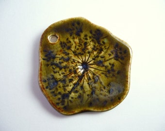 Iron Stain Queen Anne's Lace Pottery Pendant