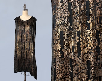 RARE!! 1920s Dress / 20s Metallic Lame Dress / CHINOISERIE Motif! / Pagodas / Asymmetrical Fishtail Hem