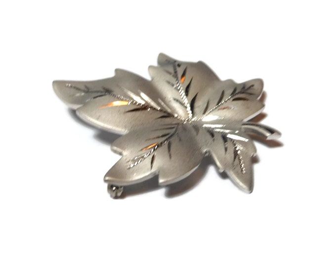 FREE SHIPPING Sterling Marvel maple leaf brooch, 1940s war years, exquisitely etched veins, sterling silver