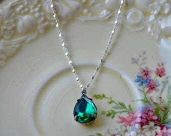Vintage Rhinestone Necklace, Emerald Green Necklace, Simple Pendant Necklace, Green Pendant, Emerald Pendant, Satellite Chain, Prom Gift