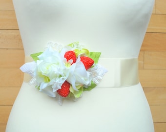 White Rose Red Strawberry Bridal Belt Sash, Bridal Flower Sash, Strawberry Weddings Accessories, White Red Green Bridal Sash, Photo Prop