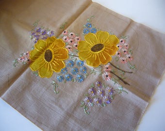 Vintage Bucilla Dresser Scarf - 1940's Table Scarf