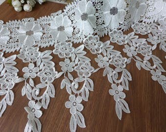 WHITE FABRIC WITH ROSE LACE TRIM HAIRBAND 414412