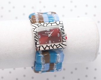 Montre bracelet en verre fusionné bleue et brune
