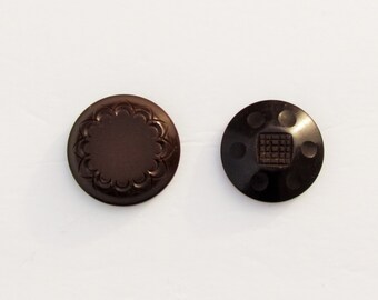 Lot of 2 vintage large bakelite buttons, brown carved bakelite buttons
