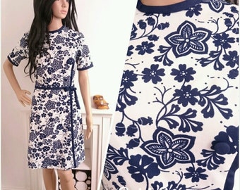 Vintage 60s Navy White Daisy Floral Crimplene Mini Shift Dress Mod Boho / UK 10 / EU 38 / US 6