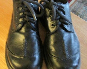 Vintage Dr Martens black platform leather lace up shoe rubber sole Made in England US sz 6 UK sz 4 measurements below. Original Doc Martens