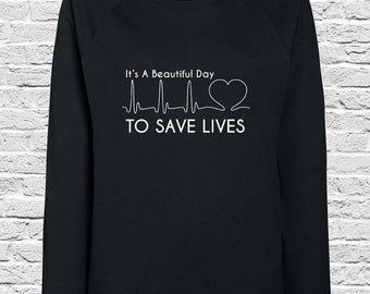 It's a beautiful night to save lives! Tune in tonight for a brand new episode of #GreysAnatomy