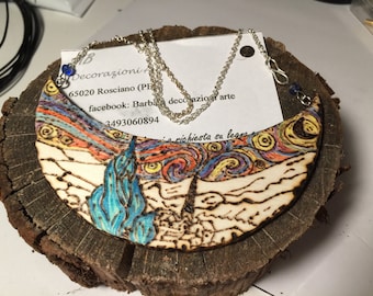 Wooden necklace created by hand pirografata