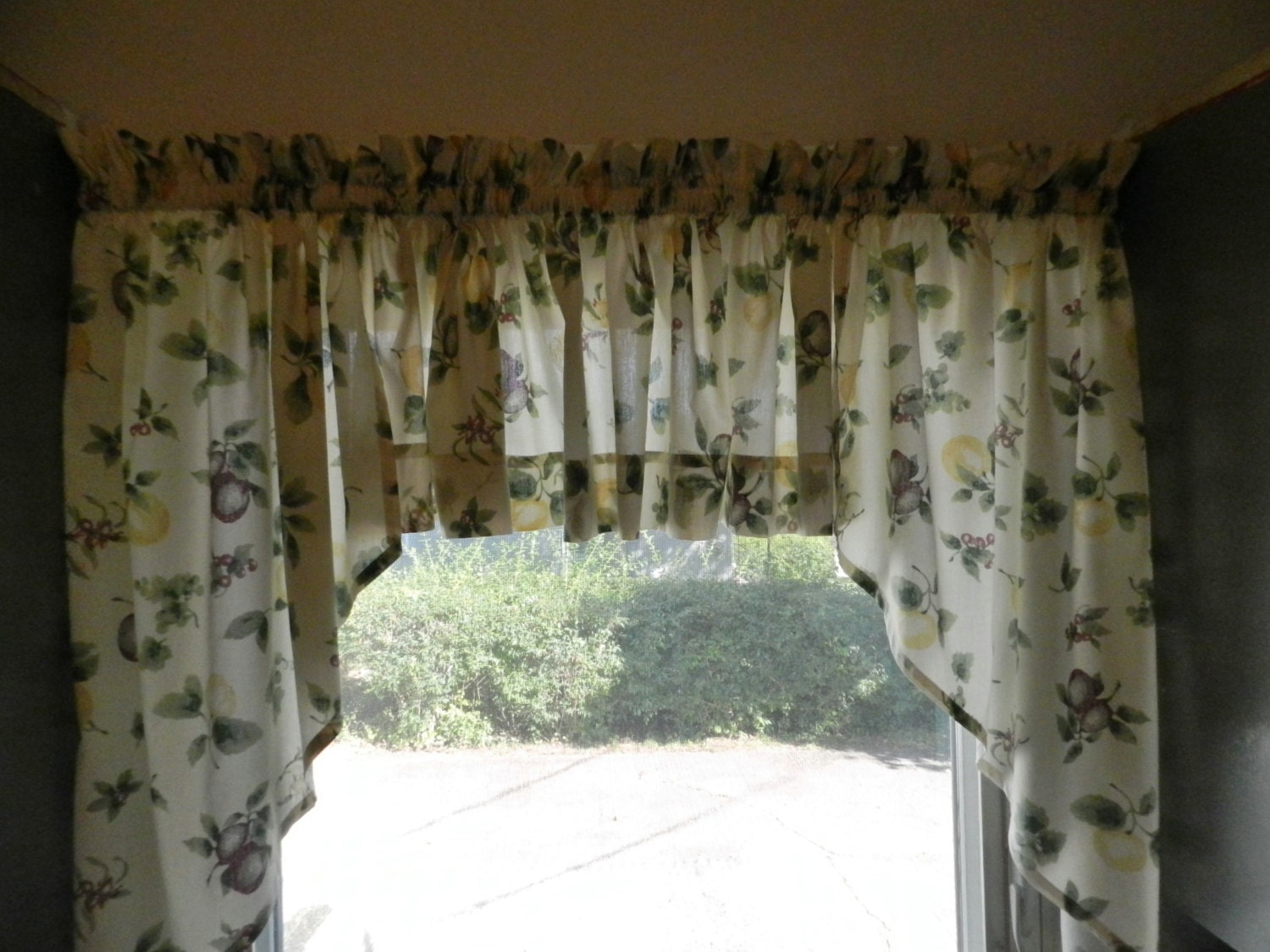 3-piece Fruit Pattern Kitchen Curtain Set 3-piece Fruit Pattern Kitchen Curtain Set