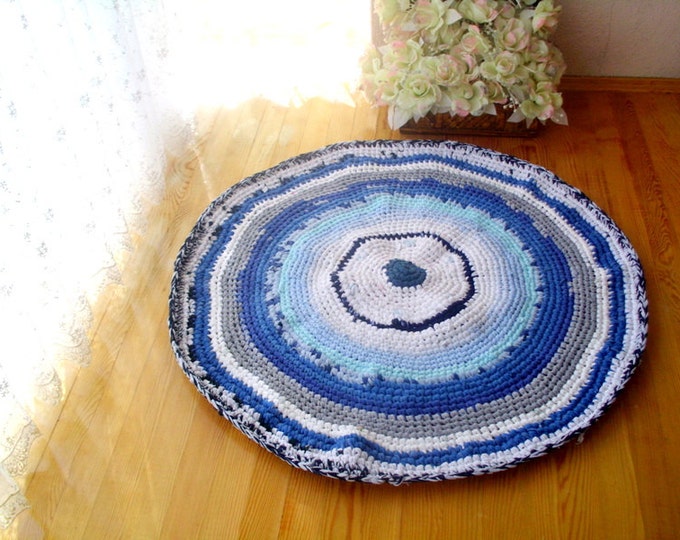 crochet round rug, upcycled t-shirt rug, upcycled floor rug, ecofriendly braided rug
