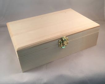 Unfinished Wood Box Hinged with Clasp No Feet