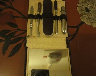 Small Art Deco vanity set in travel case
