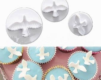 3 mussels cakes ground Dove lifted Pieces Cake dough in sugar & Amande design