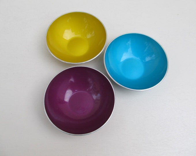 Vintage Emalox Norway 3 small bowls, colourful mid-century enamelled aluminium dishes, purple blue yellow home accessory bowls