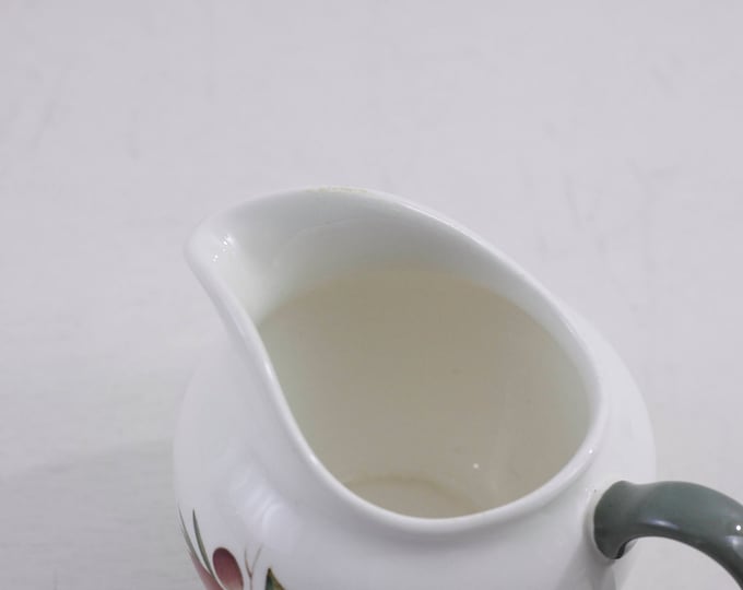 Wedgwood creamer, covent garden of etruria & Barlaston, vintage ceramic creamer, small milk jug in white and green