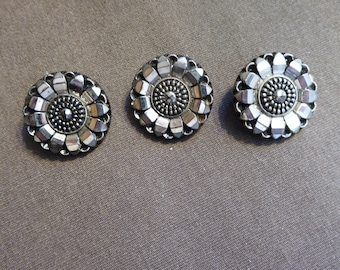 vintage pressed glass buttons,
