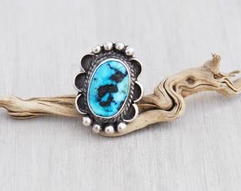 Vintage Turquoise Statement Ring - sterling silver scalloped frame rustic bright blue stone - Native American jewelry - Size 6.5