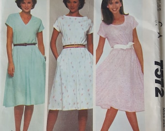 Pull over Dress with Neck line Options Medium Mccalls 7572