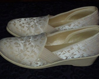 Vintage 50s 1950s Ivory Brocade Slippers Boudoir Wedge Heel Size 7