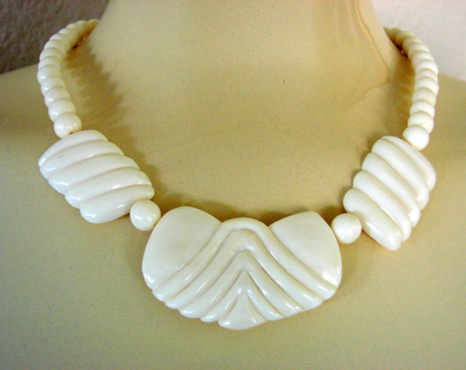 1980s Vintage Creamy White Modernist Lucite Demi Parure / Necklace / Earrings / Jewelry / Jewellery