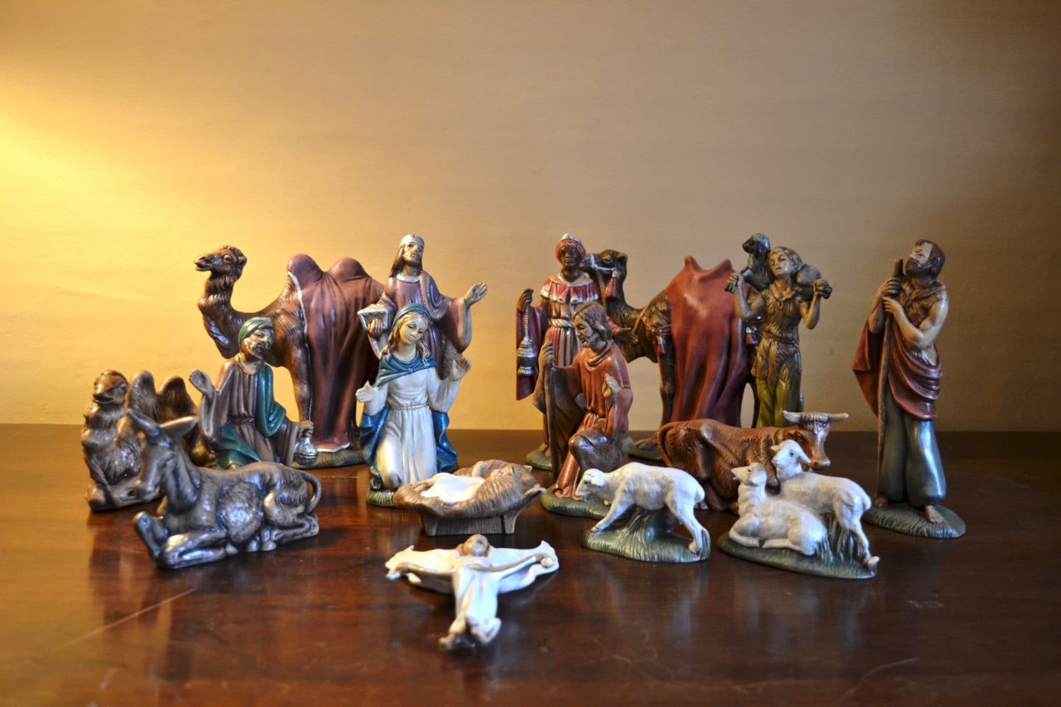 17 Piece Large Nativity Set. Hand Painted Ceramic. Christmas