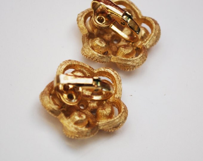Crown Trifari Earrings - gold ribbon swirl flower - Clip on earrings