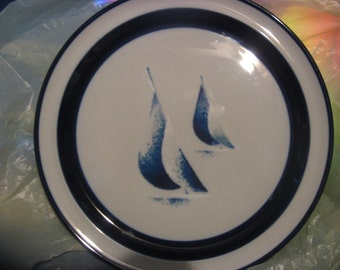 NORITAKE RUNNING FREE Dinner Plate 105/8" Sailboats
