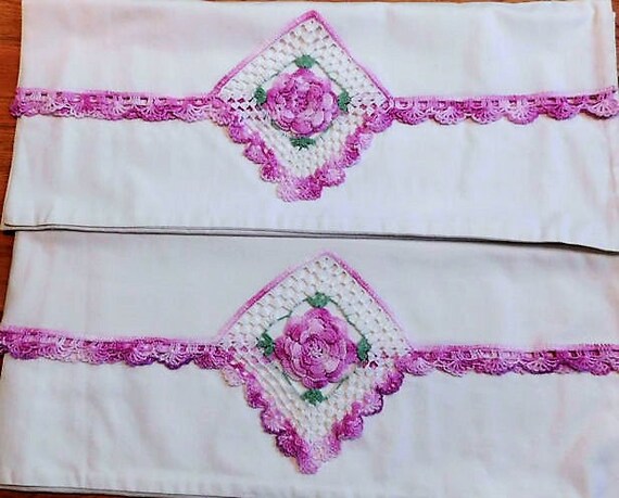 Pair Pillow Cases Hand Crochet Embroidery 1950s Mid Century Rosettes Tatted Edging Crisp Clean Linens Shams Bed Breakfast Cottage Farmhouse
