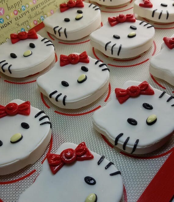 Hello Kitty Chocolate Covered Oreo Cookies for Party favor