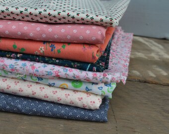 Vintage Fabric Supply / 8 Piece Lot of Remant Fabric / Fabric Scrap Lot / Assorted Fabric Scrap Lot / Vintage Quilting Fabric Cotton Fabric