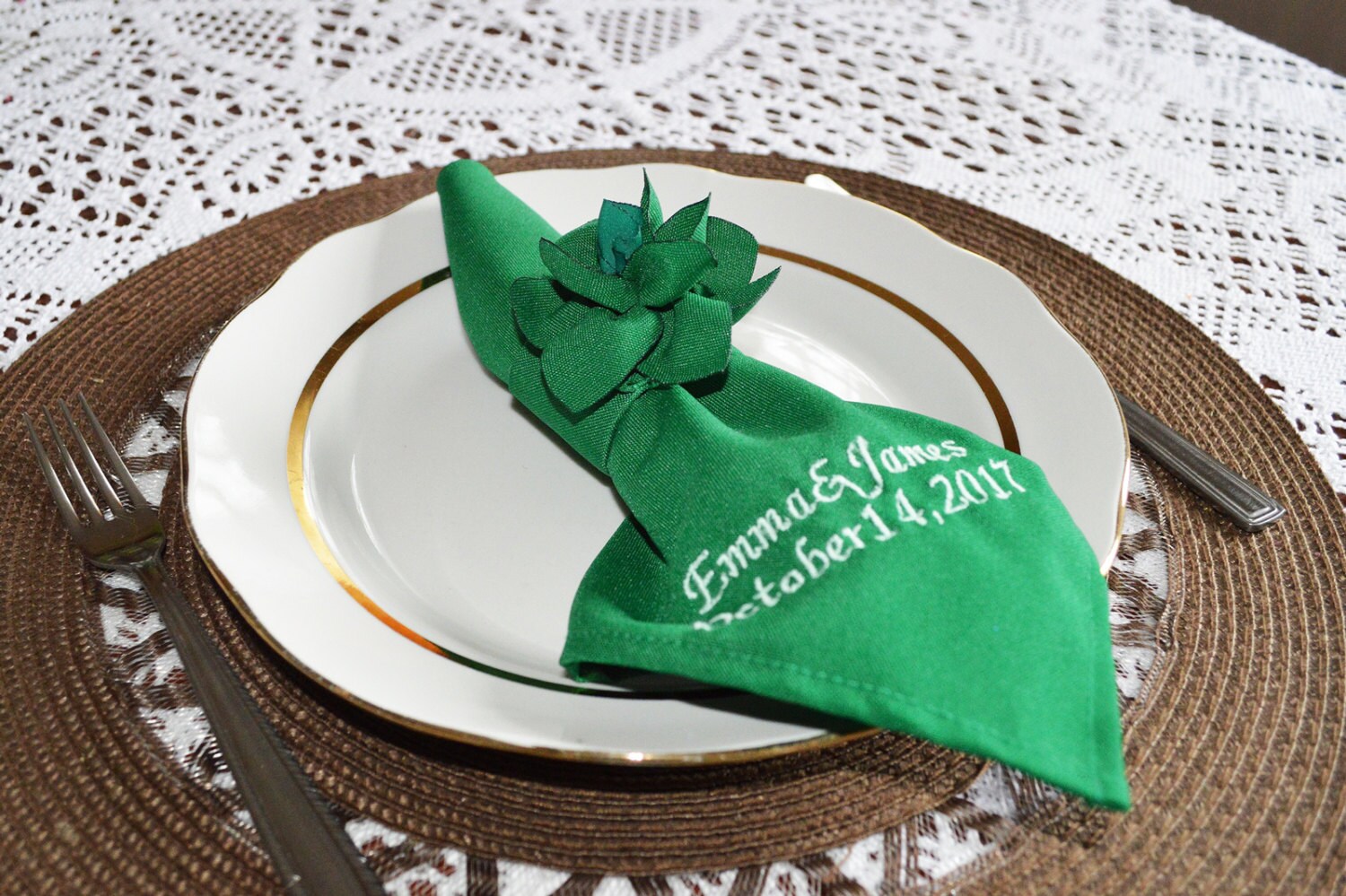 emerald green napkins for wedding