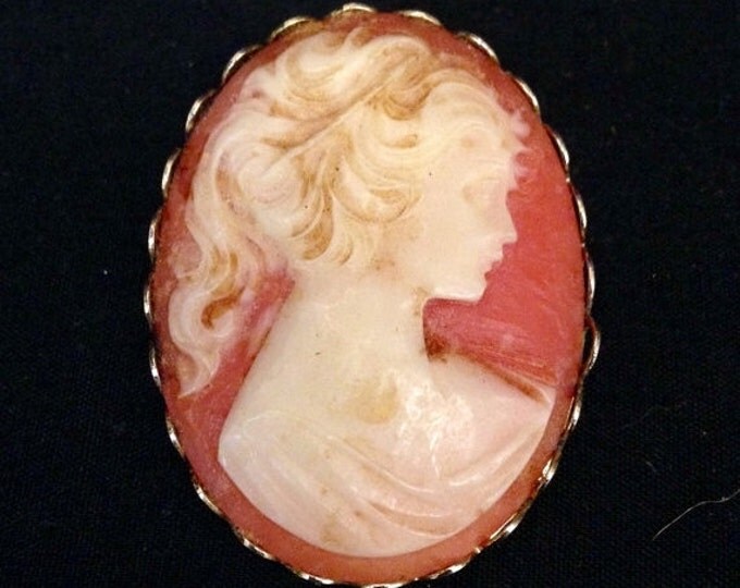 Storewide 25% Off SALE Vintage Rose Tone Designer Cameo Brooch Featuring Raised Portrait With Lace Pattern Trim