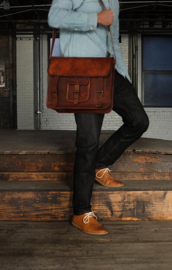 Custom Front Pocket Men's Leather Messenger Bag