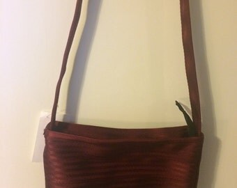 Seatbelt purse in vintage burgundy with zipper - medium size