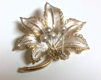 Vintage Signed BSK Designer Brooch Pin Textured Gold Tone and Silver Tone Flower Shape Pearls and Rhinestones Stamen