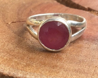 Ruby silver Ring, Red ruby Ring, 925 Sterling ruby Ring, Silver ruby Ring, Ring size US 6, Round ruby Ring, Ruby gemstone, Ruby red ring,