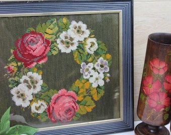 Vintage Wreath Needlepoint/ Floral Needlepoint/ Floral Sewing/ 1950s Sewing/ Art & Collectables/ Fiber Arts/SALE